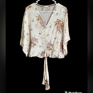 EUC! Gorgeous flowy floral top